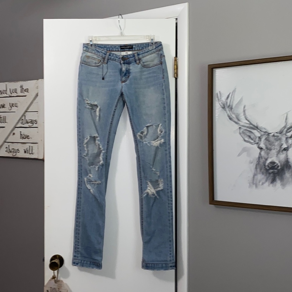 Dolce & Gabbana distressed light wash straight jeans   preowned condition euro38